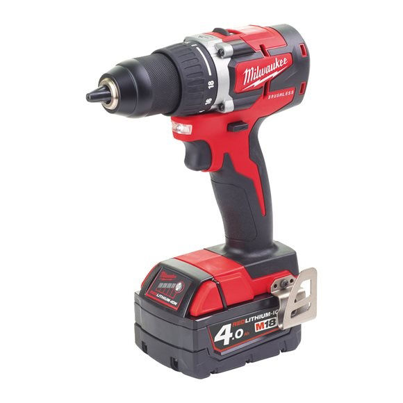 Milwaukee M18 CBLDD-402C Borr-/Skruvdragare 18V (2x4,0ah) - med
