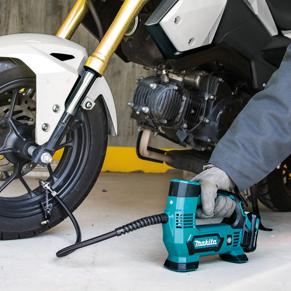 Makita MP100DZ Kompressor 12V (Utan batterier) - laddare